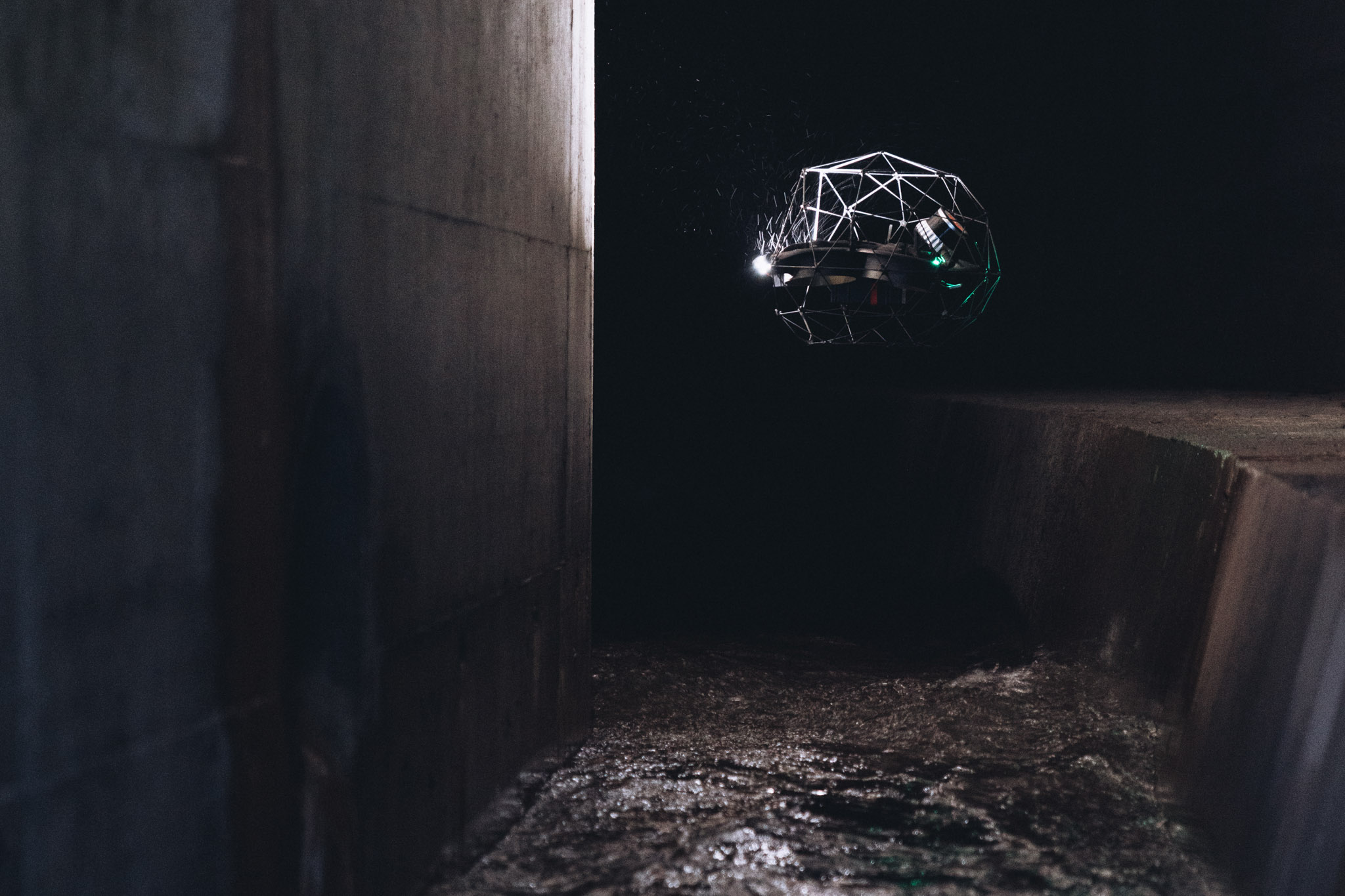 Drone til at flyve i kloak og lave tv inspektion