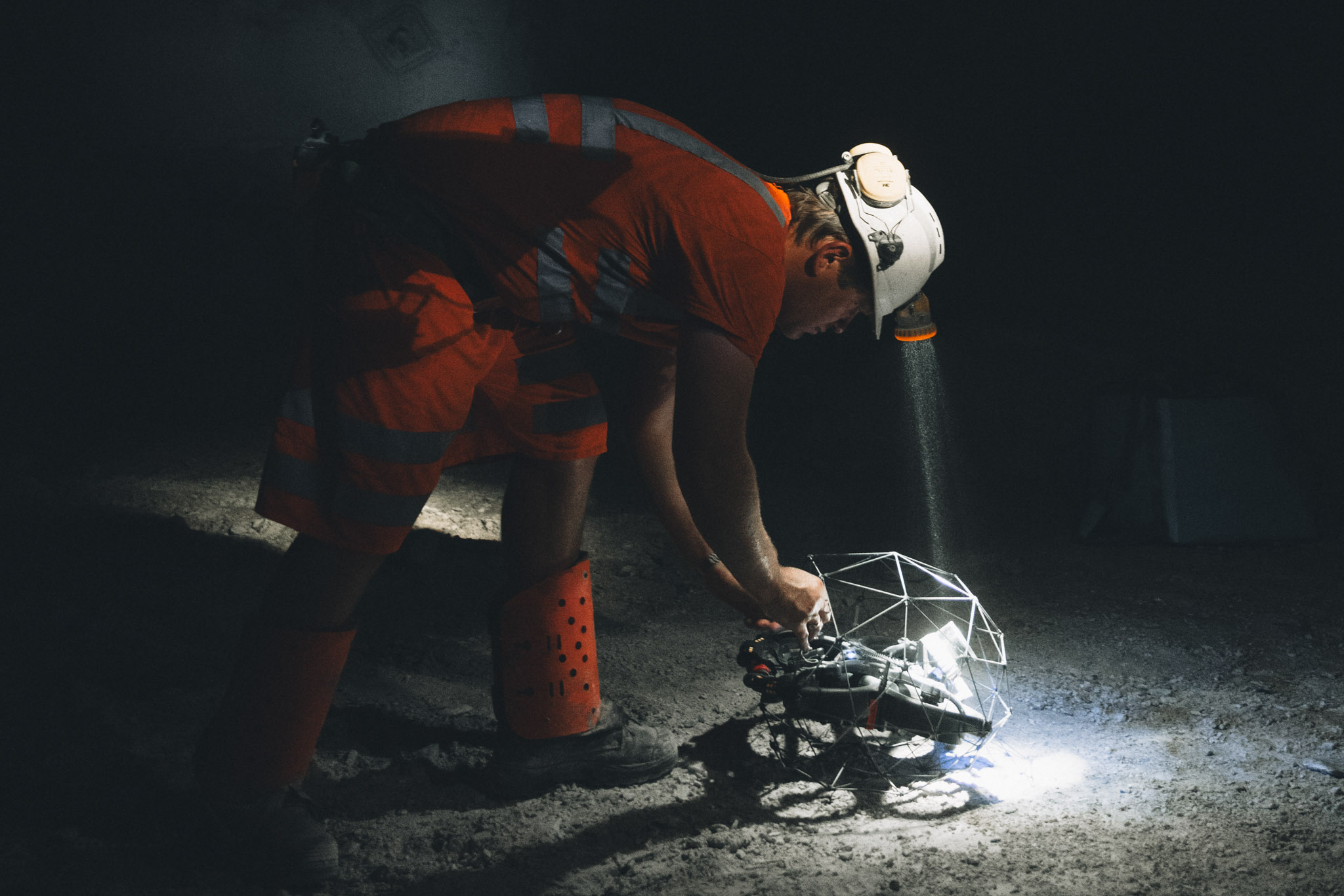 Støvet drone fra en kedelinspektion