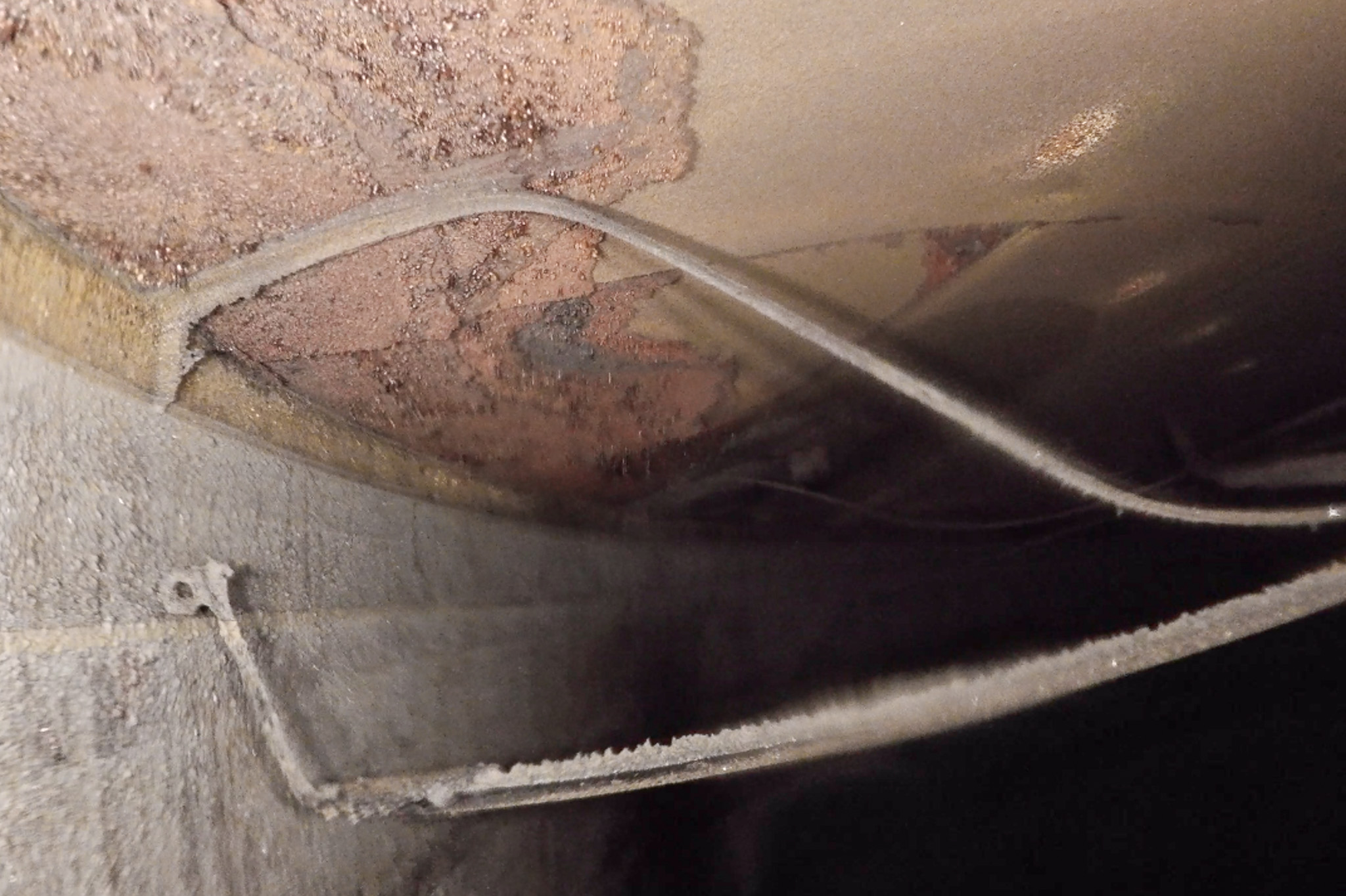 Ødelagt loft i olietank