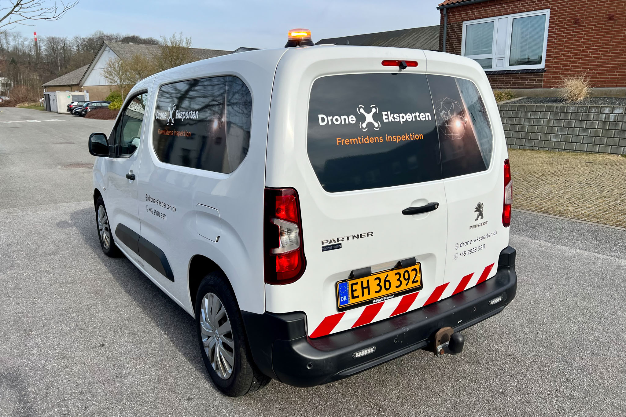 Drone Eksperten firmabil til inspektion med droner